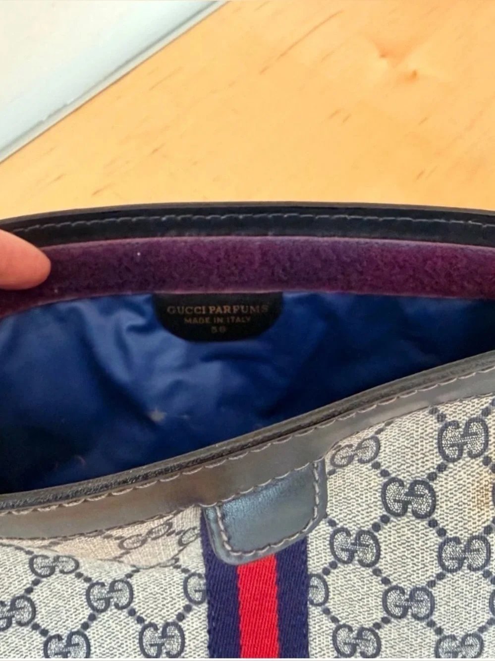Vintage Gucci Beige GG supreme Sherri line clutch/pouch navy/red canvas